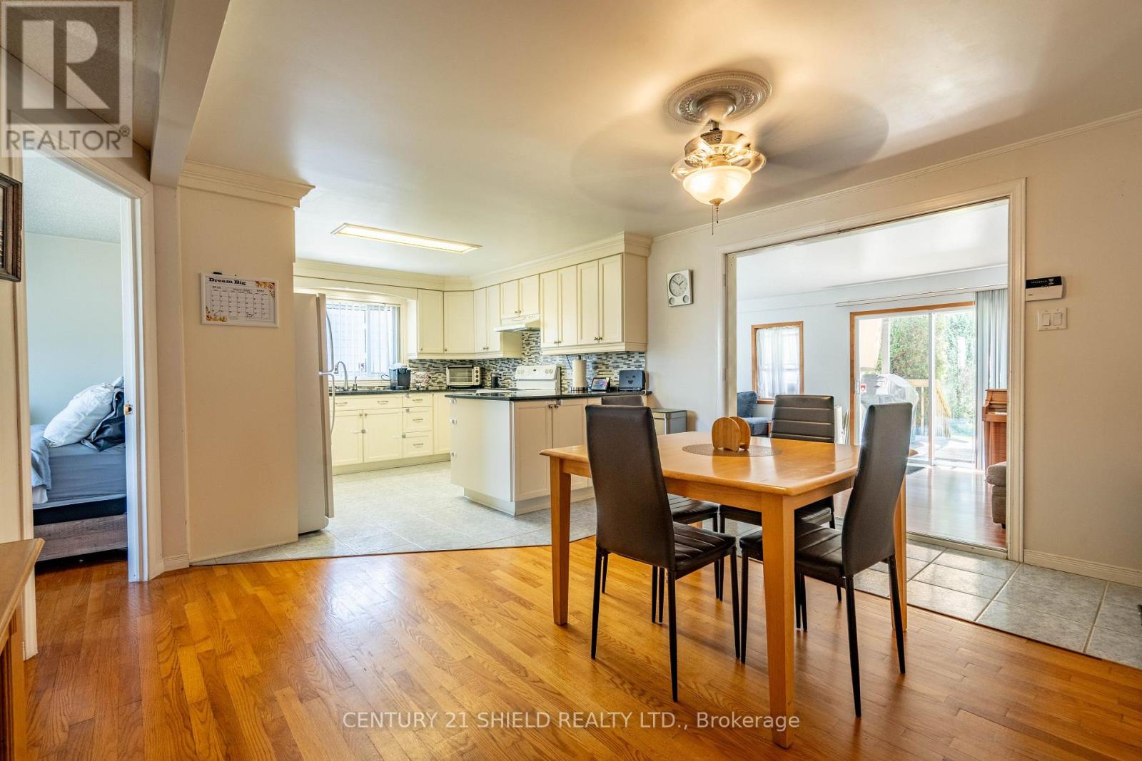 1320 AUBIN AVENUE - 4