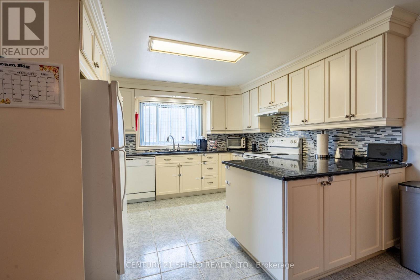 1320 AUBIN AVENUE - 5