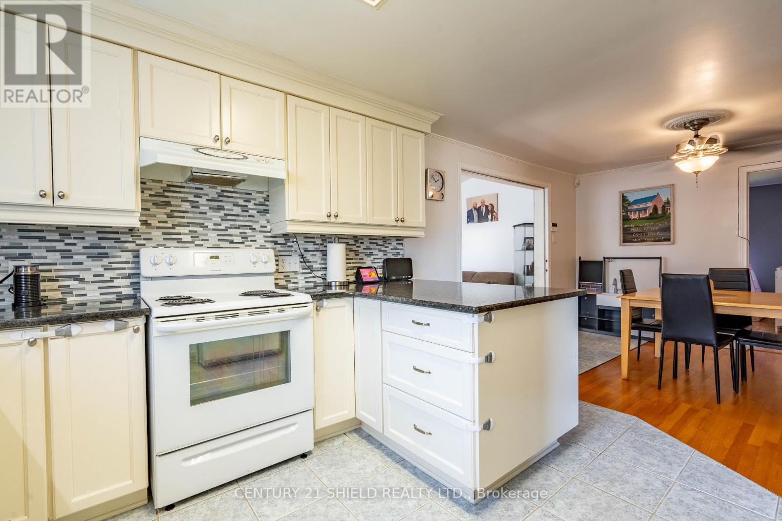 1320 AUBIN AVENUE - 6