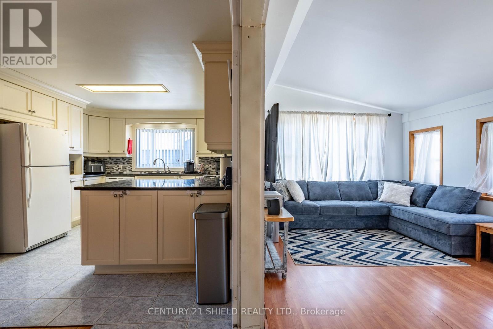 1320 AUBIN AVENUE - 8