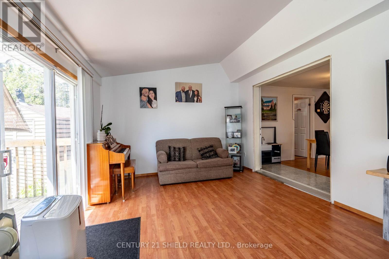 1320 AUBIN AVENUE - 9
