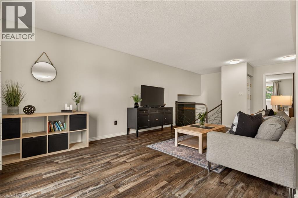 52 LATZER Crescent - 10