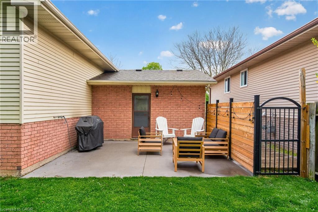 52 LATZER Crescent - 38
