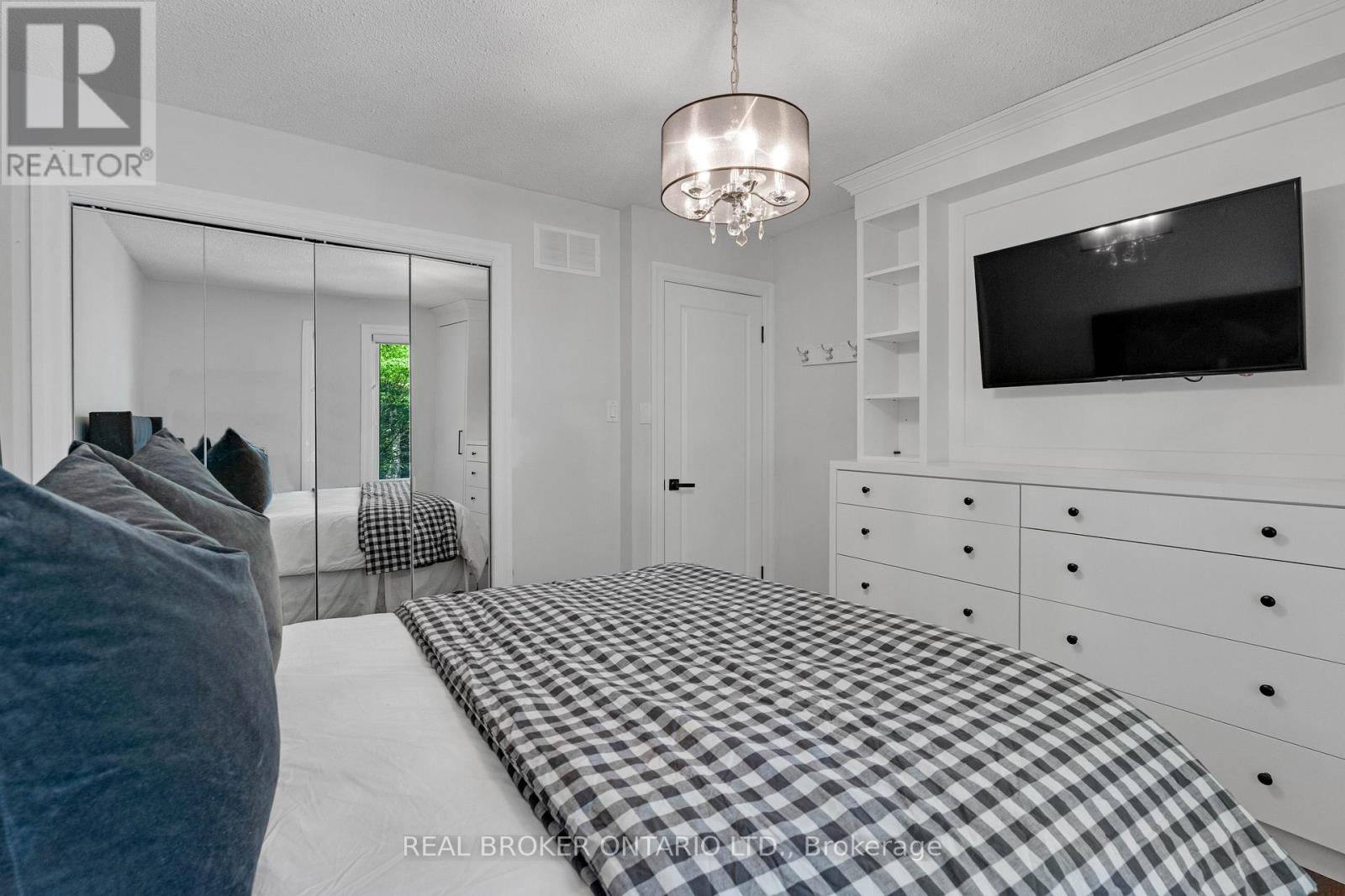 44 HICKMAN STREET - 28