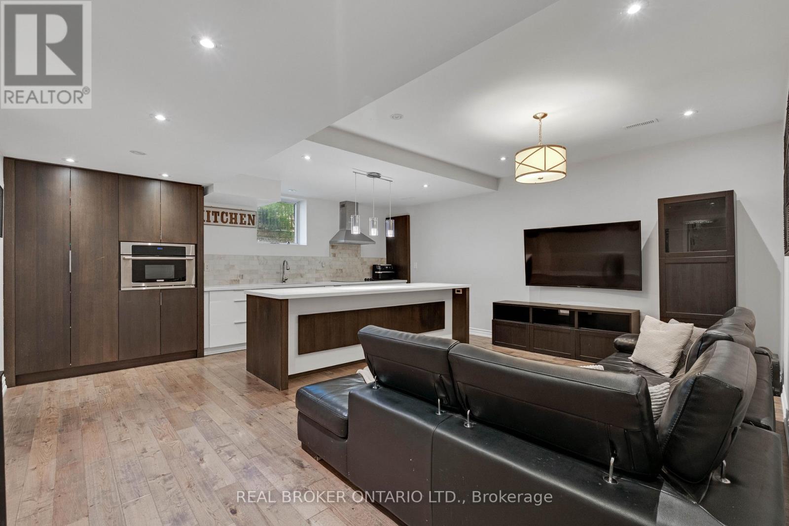 44 HICKMAN STREET - 38