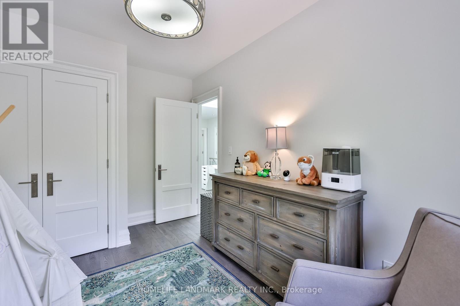 211 SOUTH KINGSWAY WAY - 29