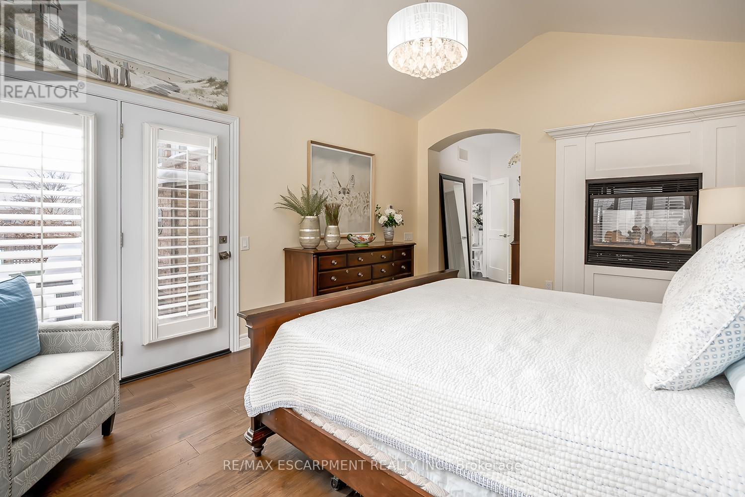 4252 SARAZEN DRIVE - 23