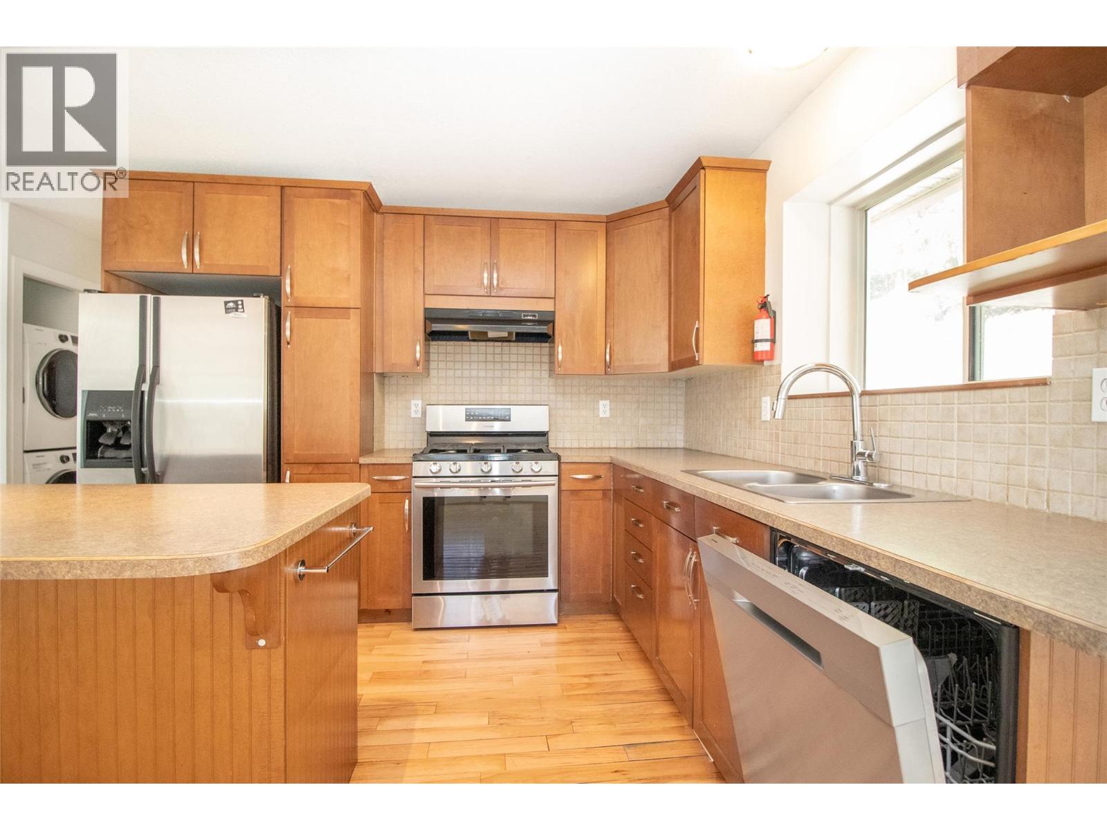 477 Clifton Road - 8