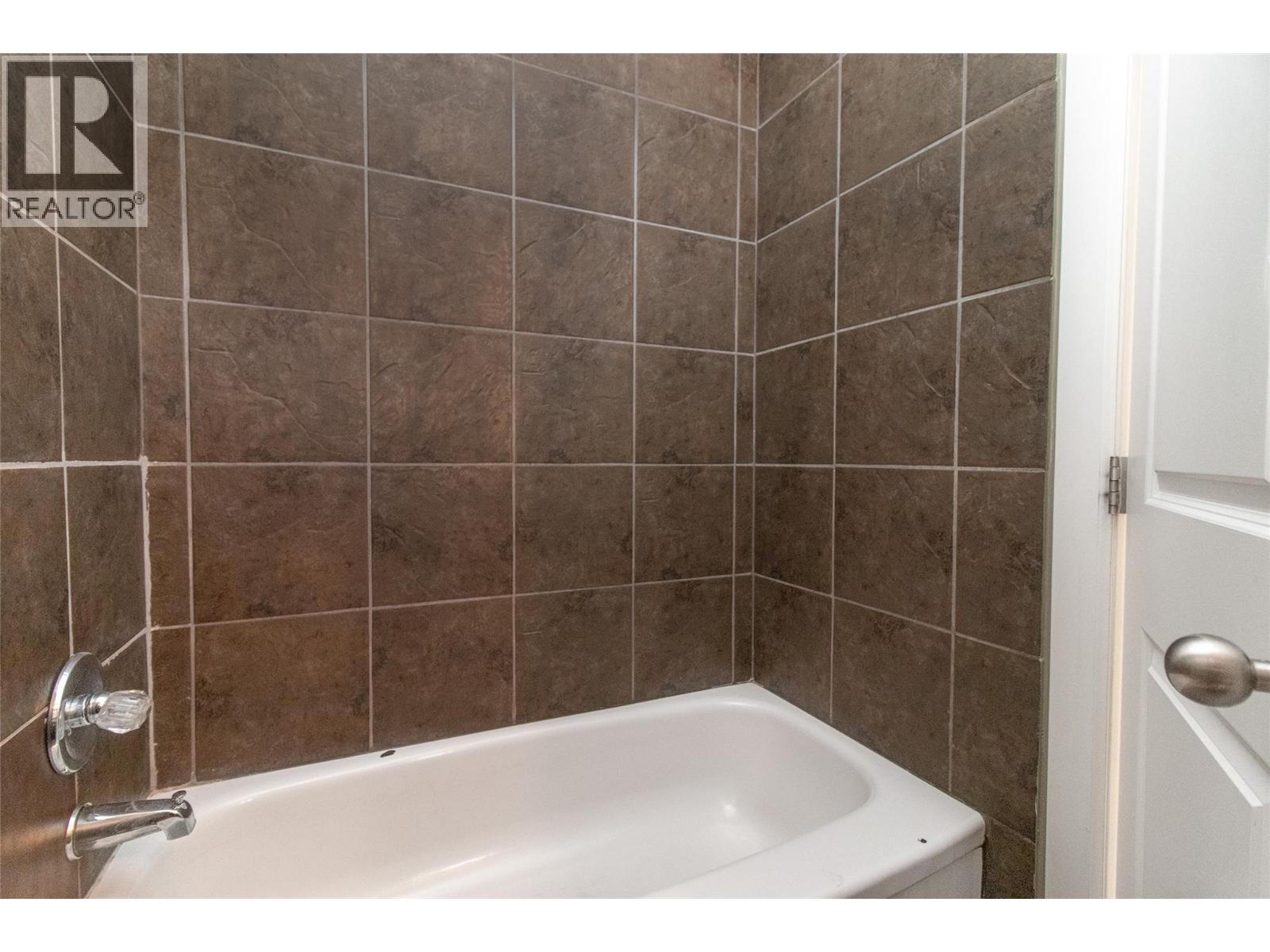 477 Clifton Road - 14