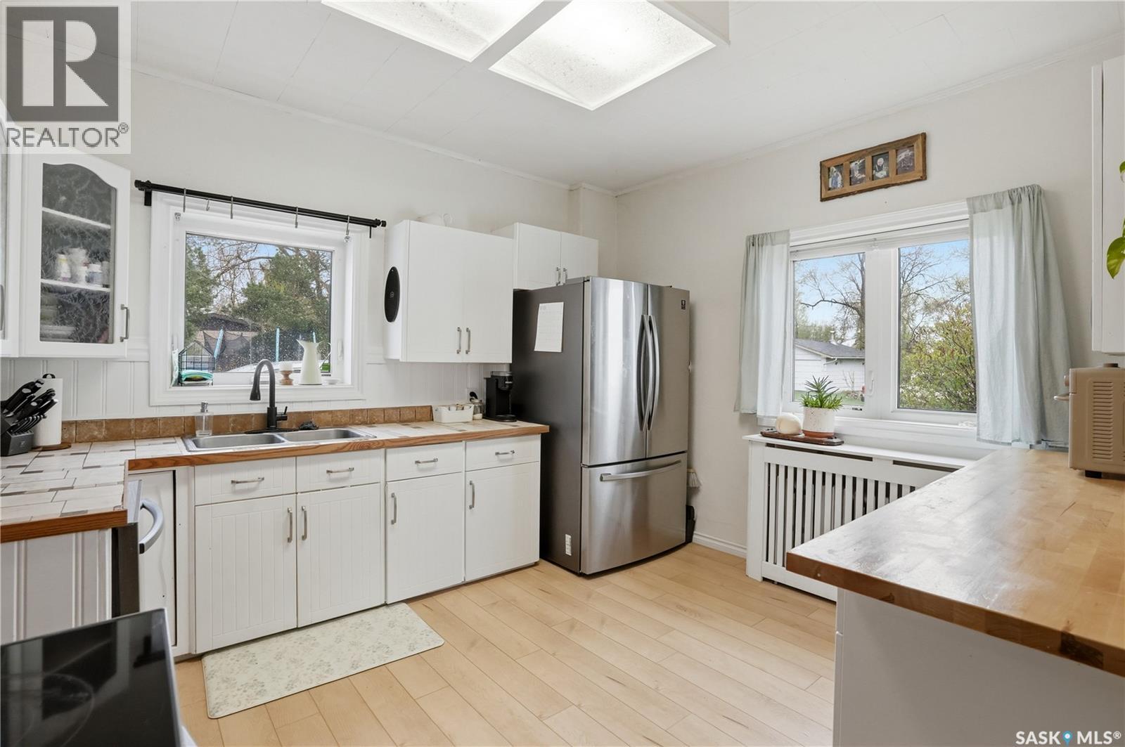 12 Alexandra AVENUE - 14