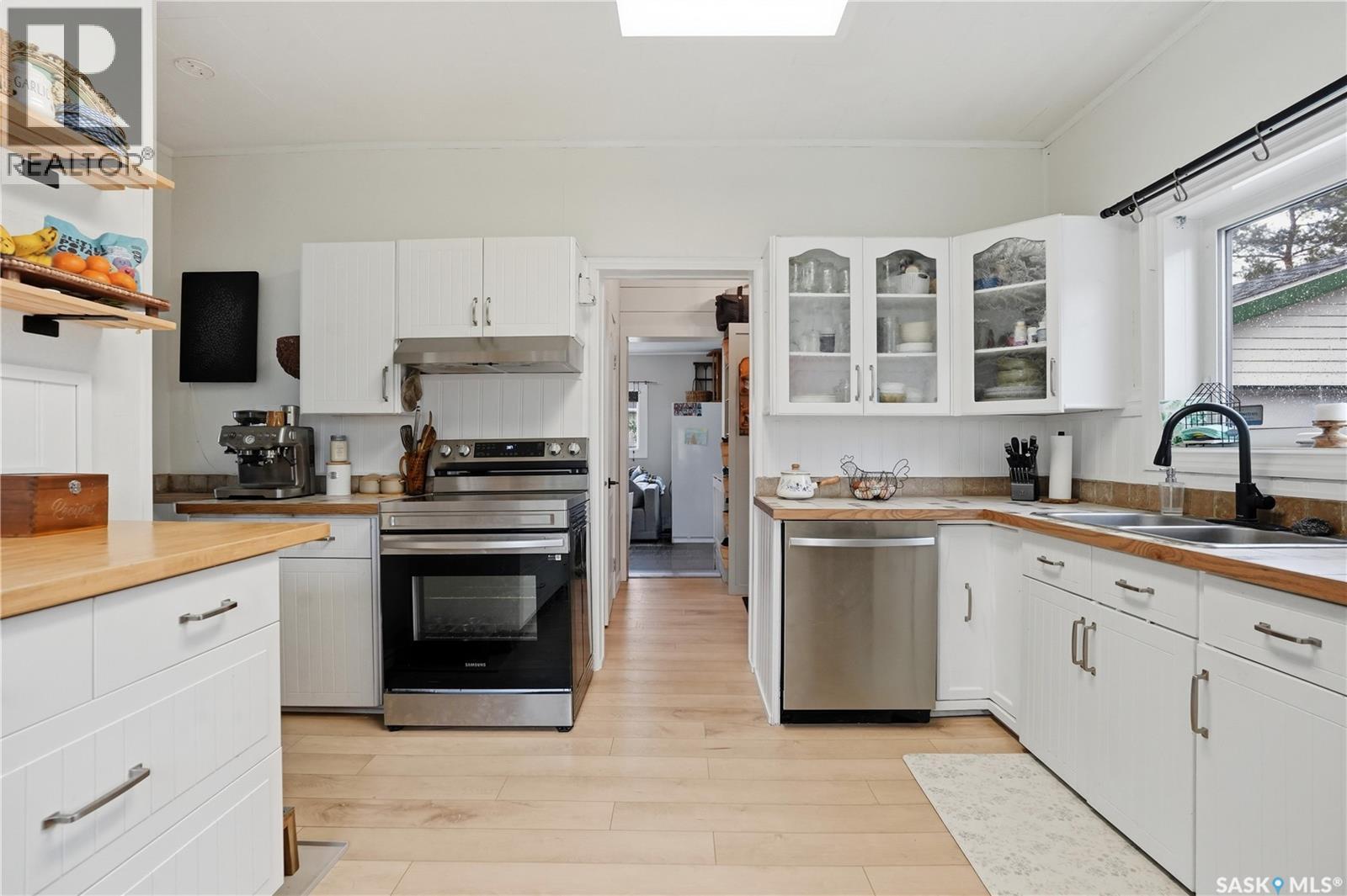 12 Alexandra AVENUE - 18