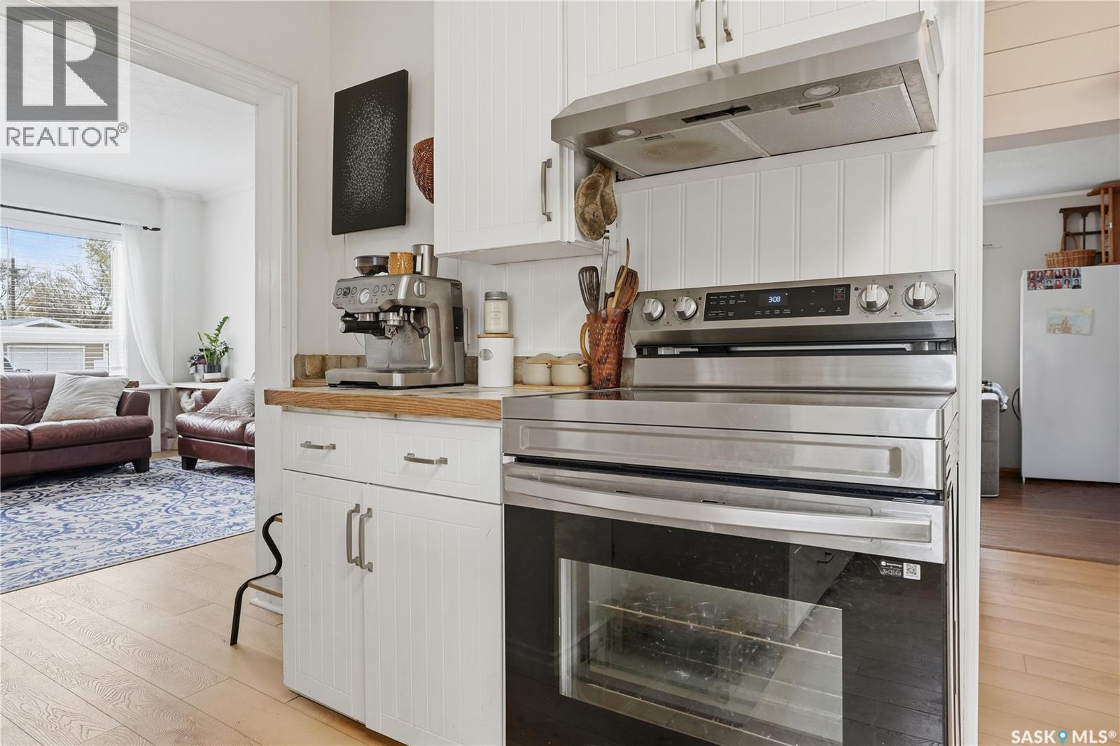 12 Alexandra AVENUE - 19