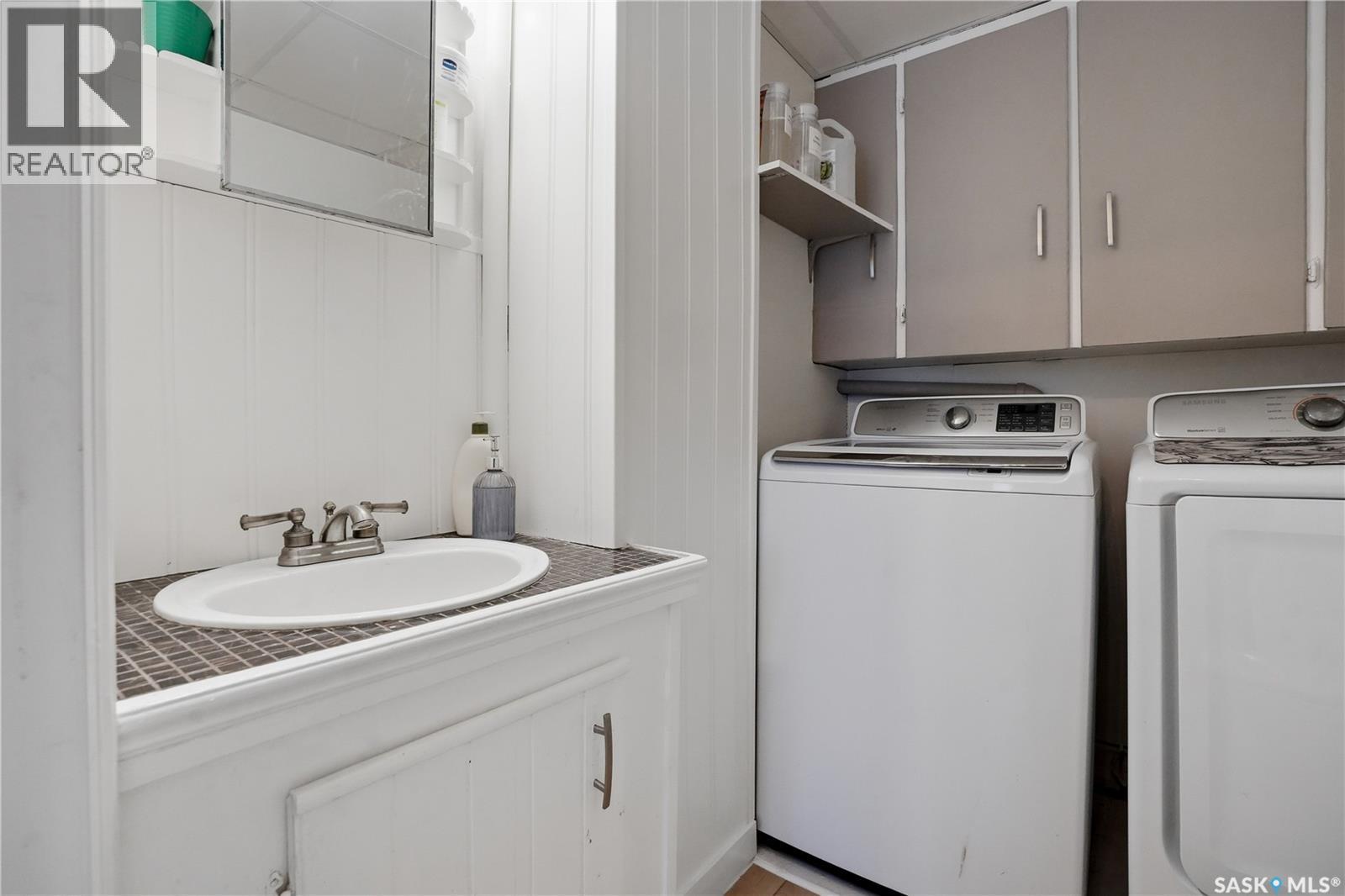 12 Alexandra AVENUE - 35