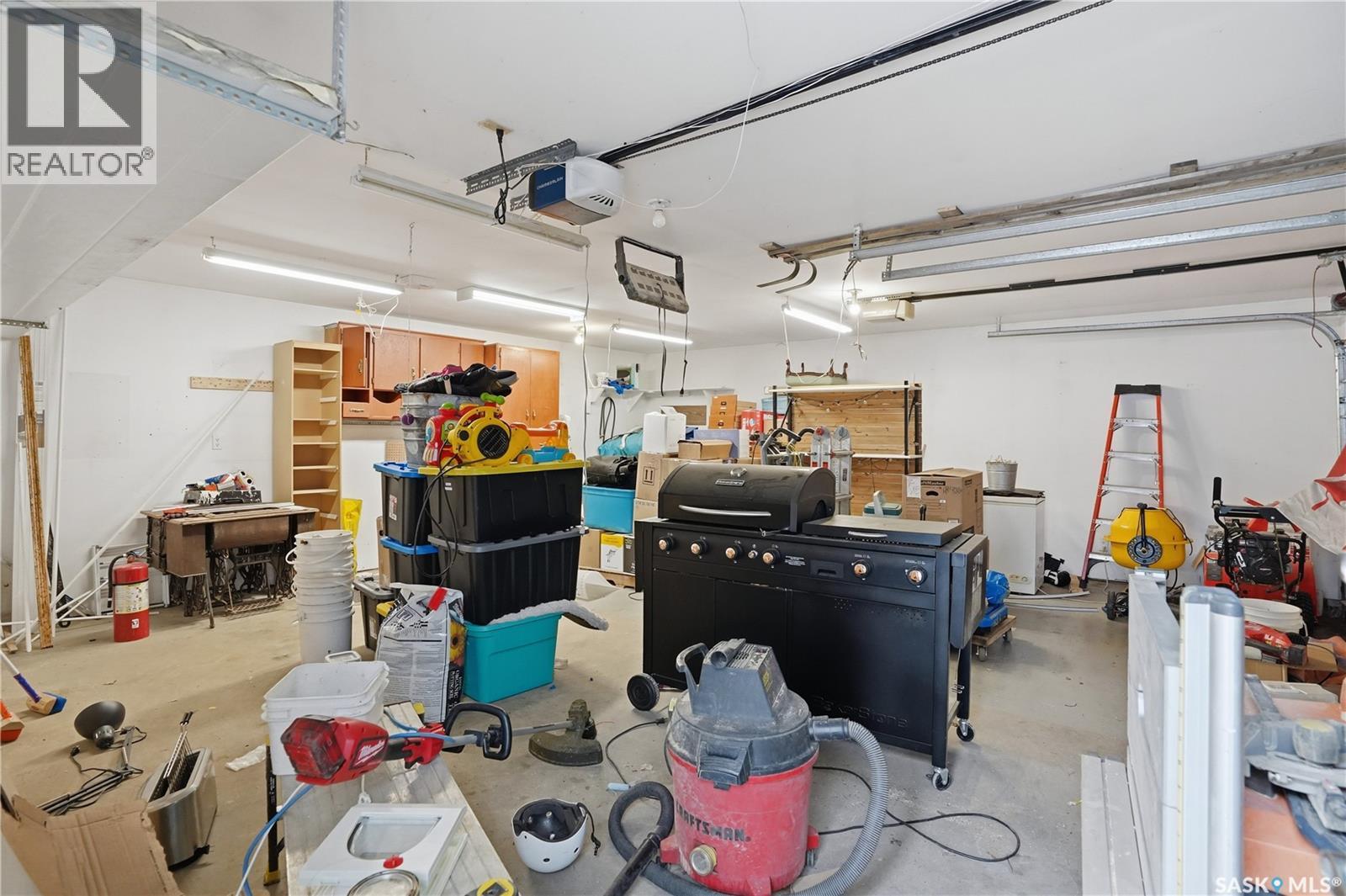 12 Alexandra AVENUE - 42