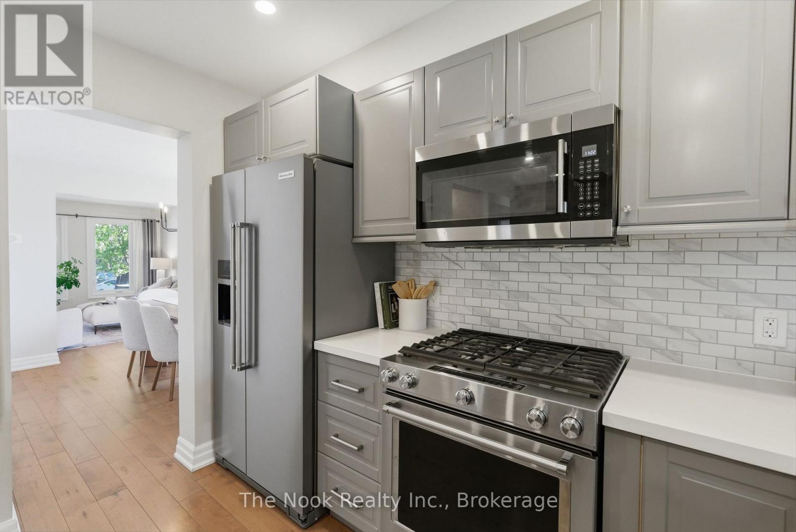 15 STANFORD CRESCENT - 15