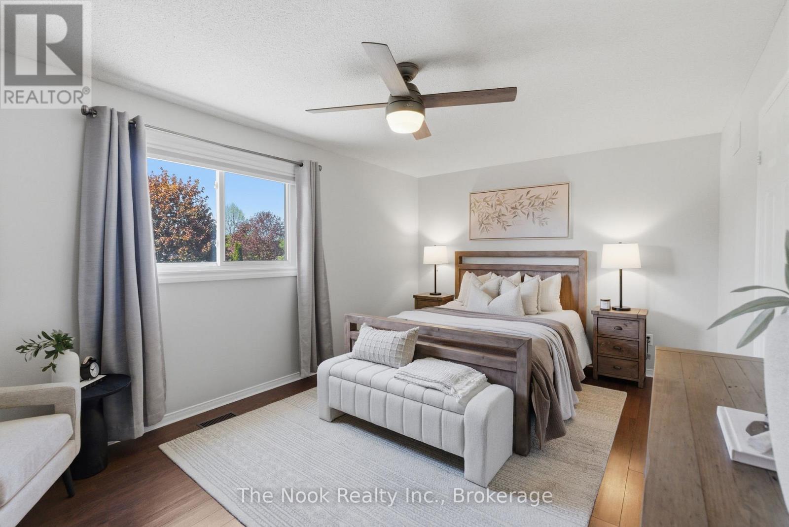 15 STANFORD CRESCENT - 23