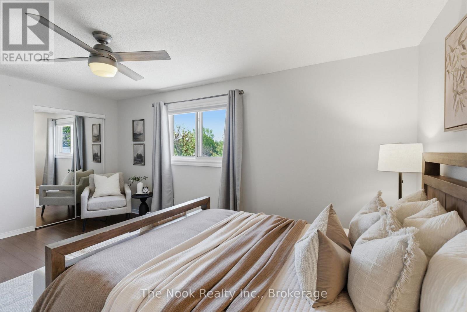 15 STANFORD CRESCENT - 24