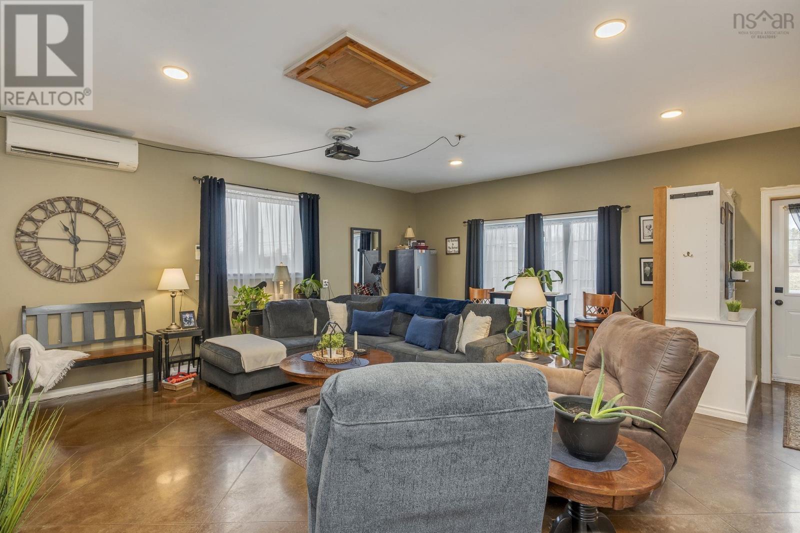 885 Thompson Road - 13