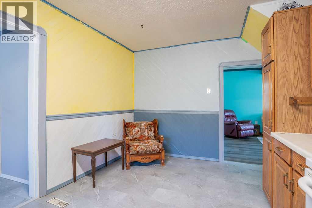 4716 52 Avenue - 11