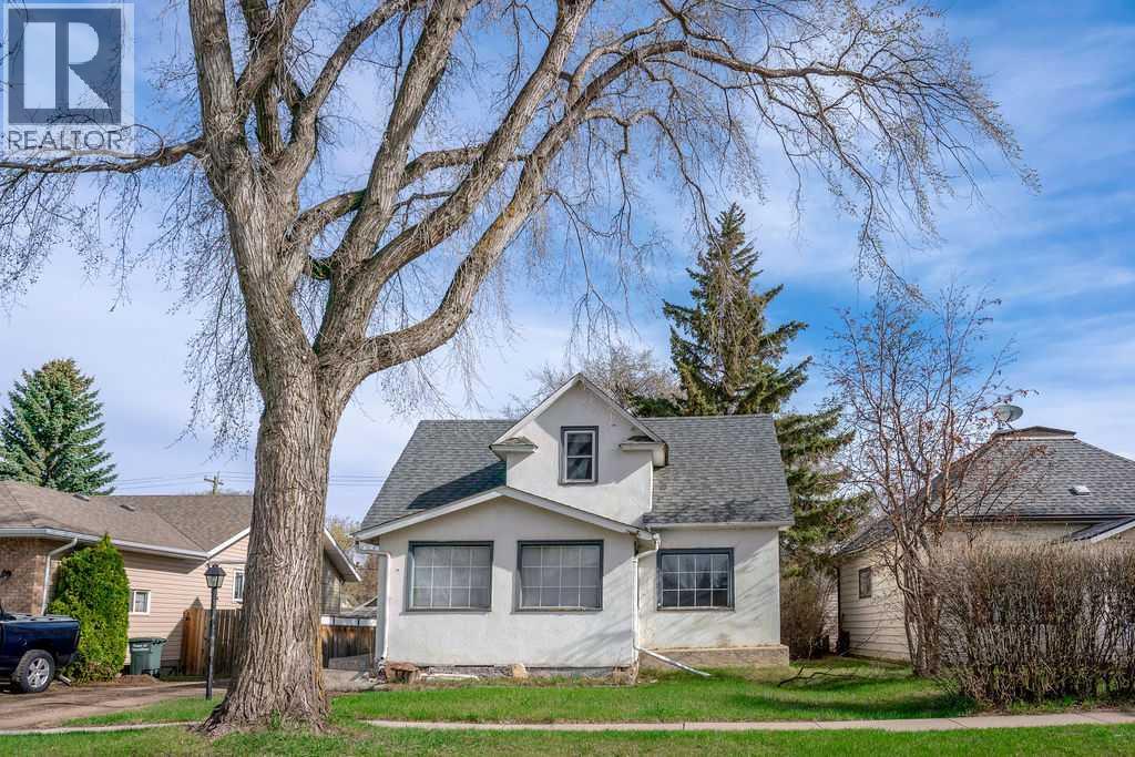 4716 52 Avenue - 3