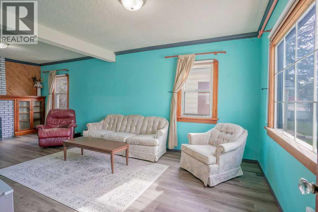 4716 52 Avenue - 13