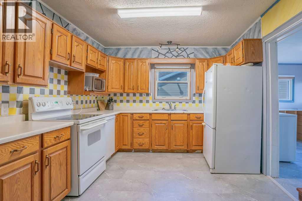 4716 52 Avenue - 7