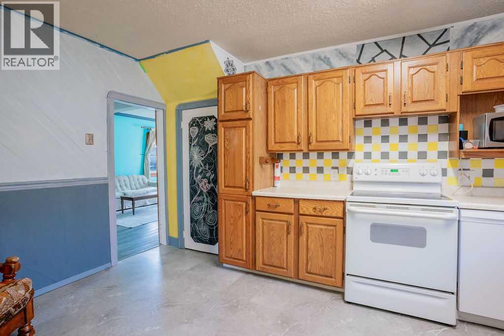 4716 52 Avenue - 10