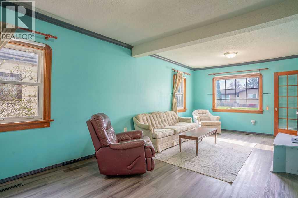 4716 52 Avenue - 15
