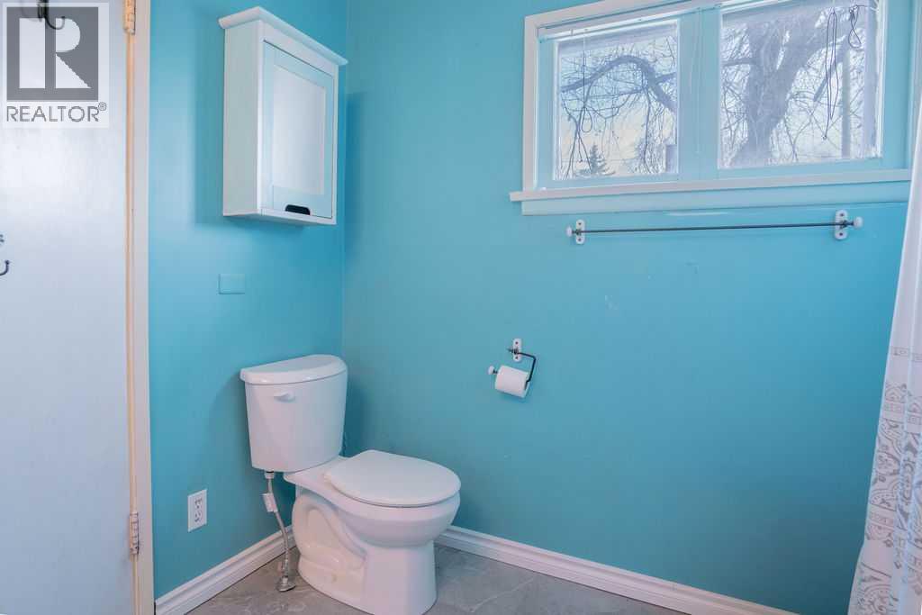 4716 52 Avenue - 6