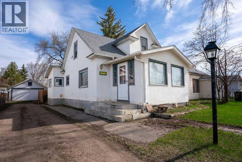 4716 52 Avenue - 2