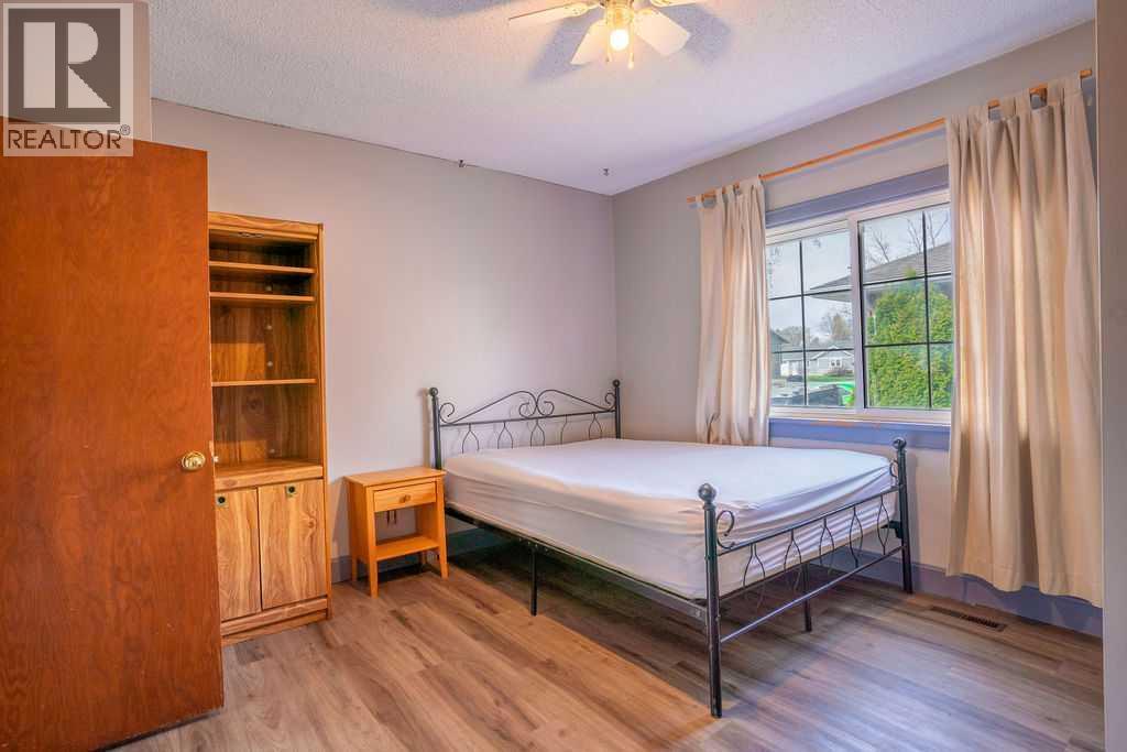 4716 52 Avenue - 17