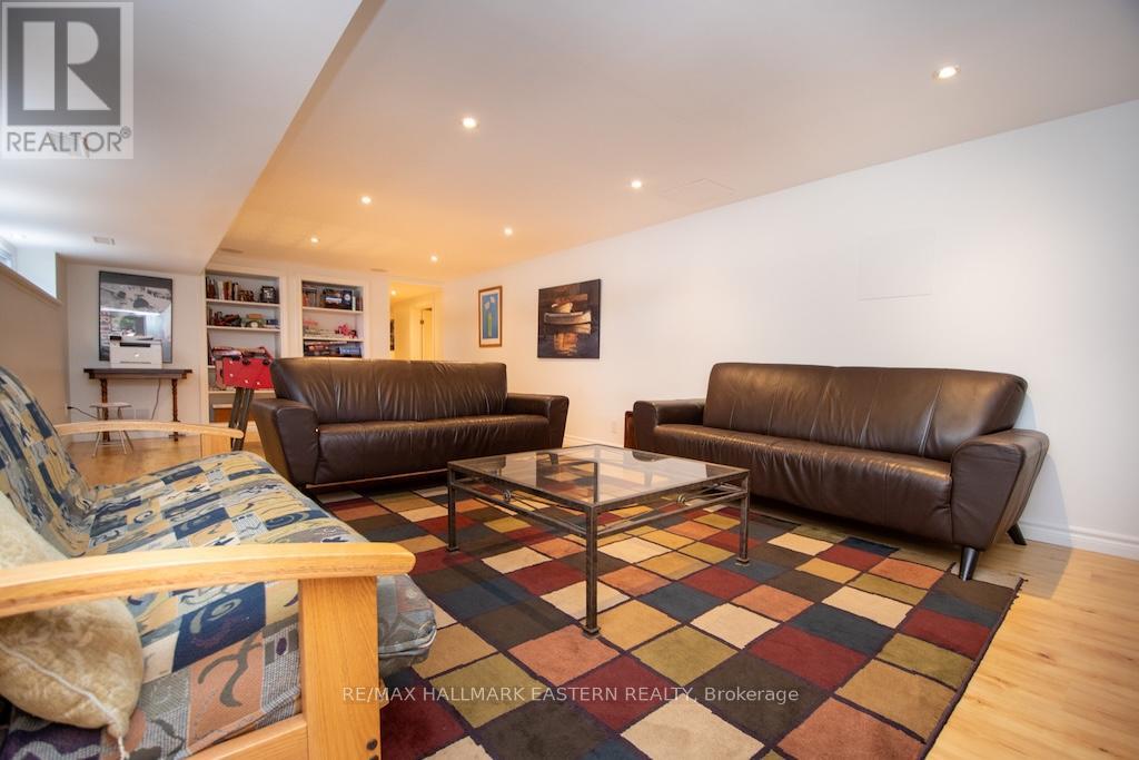 33 PINEWAY COURT - 24