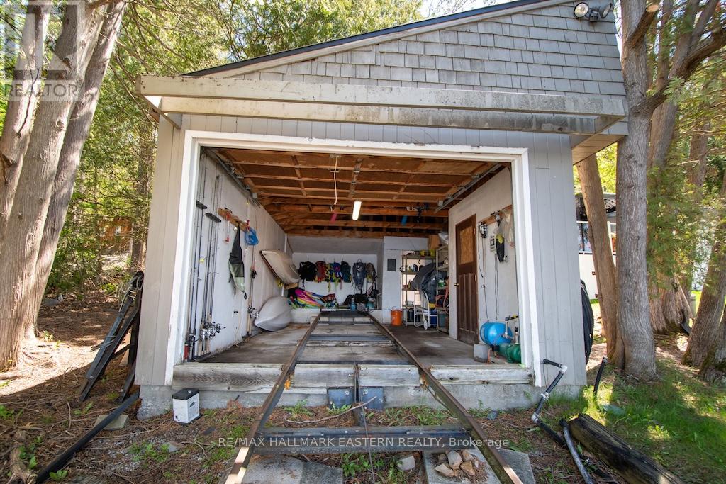 33 PINEWAY COURT - 38