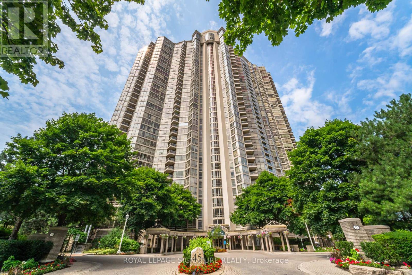 #3208 45 KINGSBRIDGE GARDEN CIRCLE - Image 2