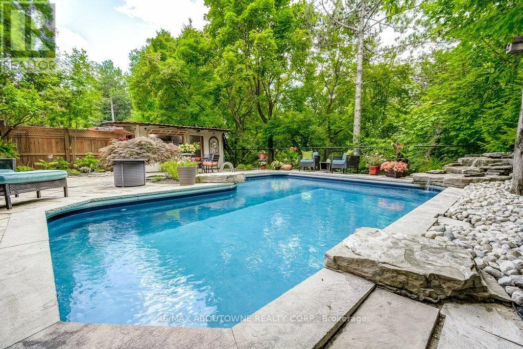 2080 MCKERLIE CRESCENT - 38