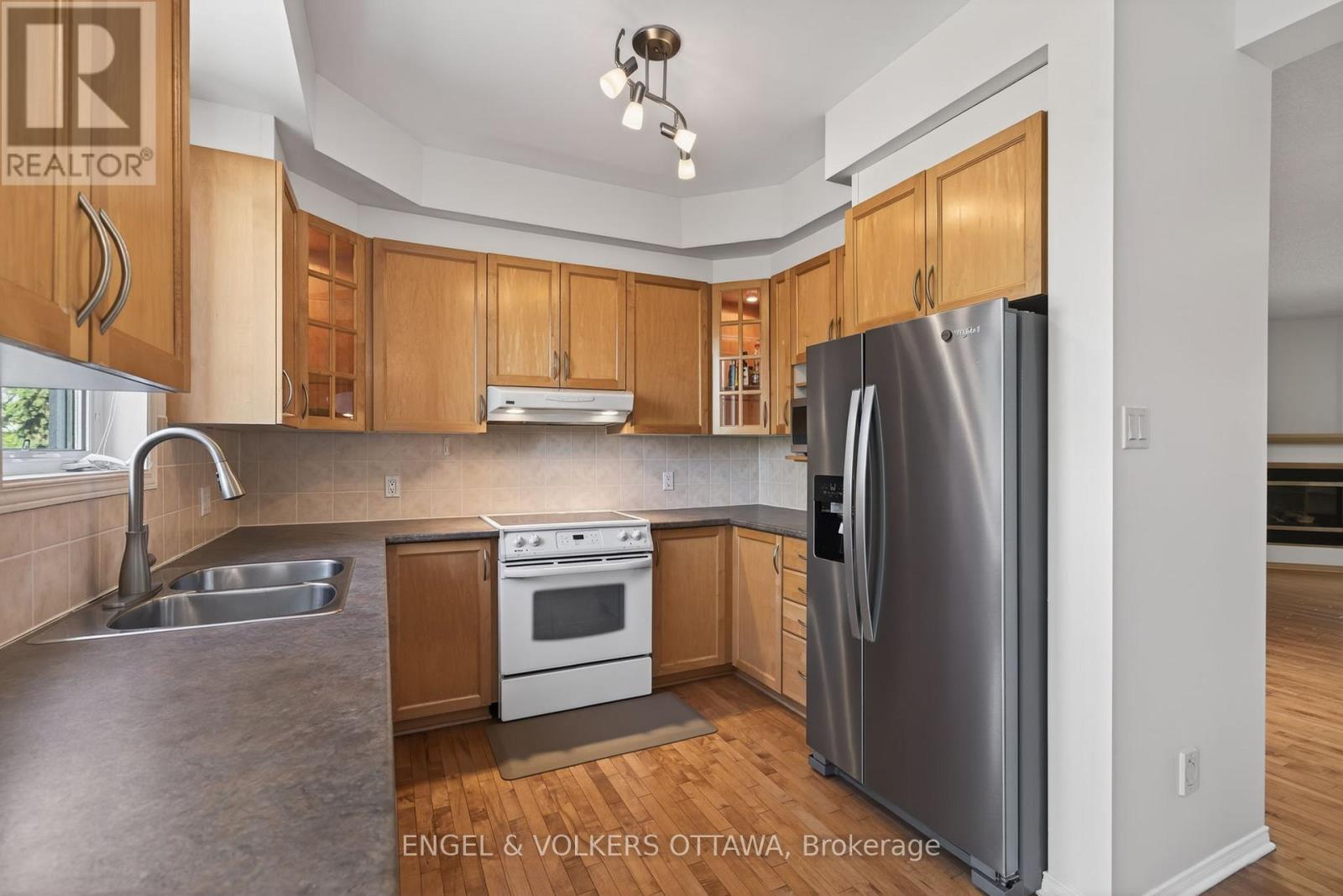 27 BRIARWAY PRIVATE - 19