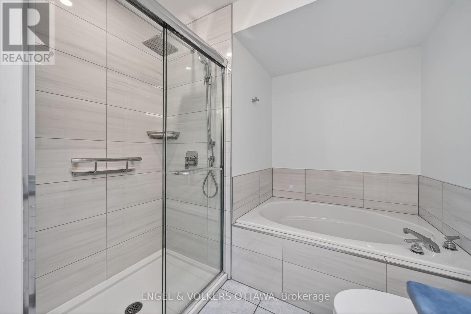 27 BRIARWAY PRIVATE - 28