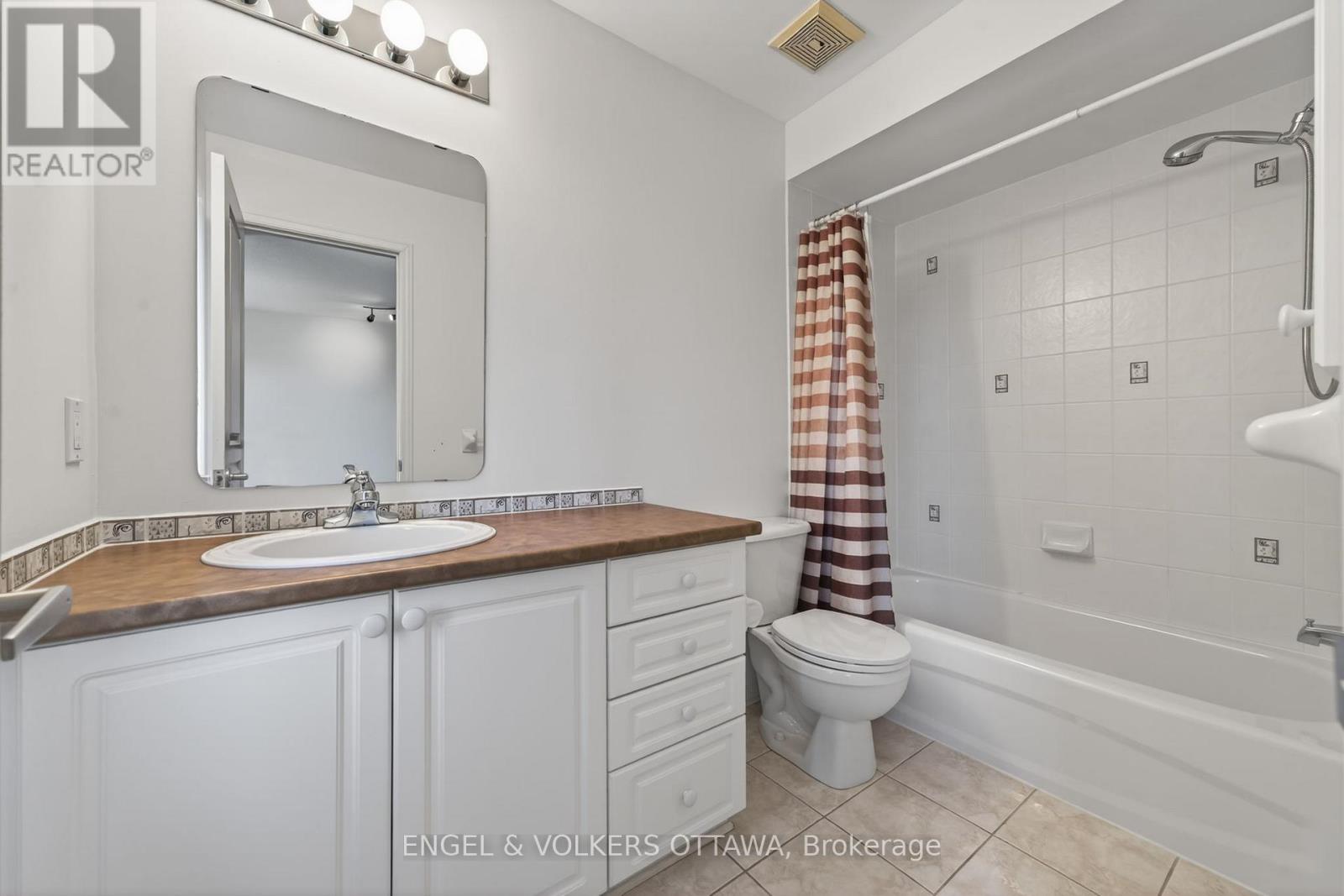 27 BRIARWAY PRIVATE - 32