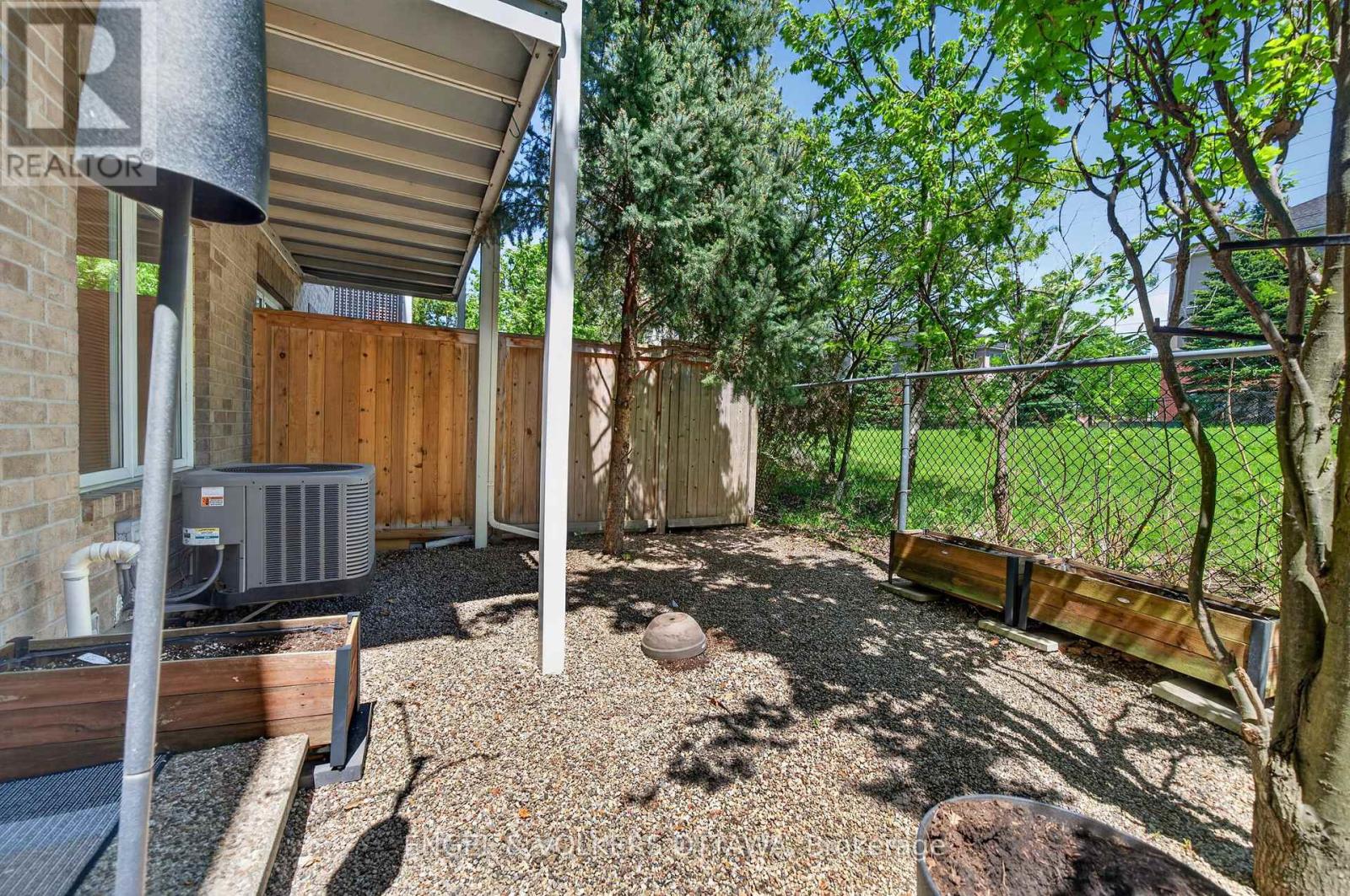 27 BRIARWAY PRIVATE