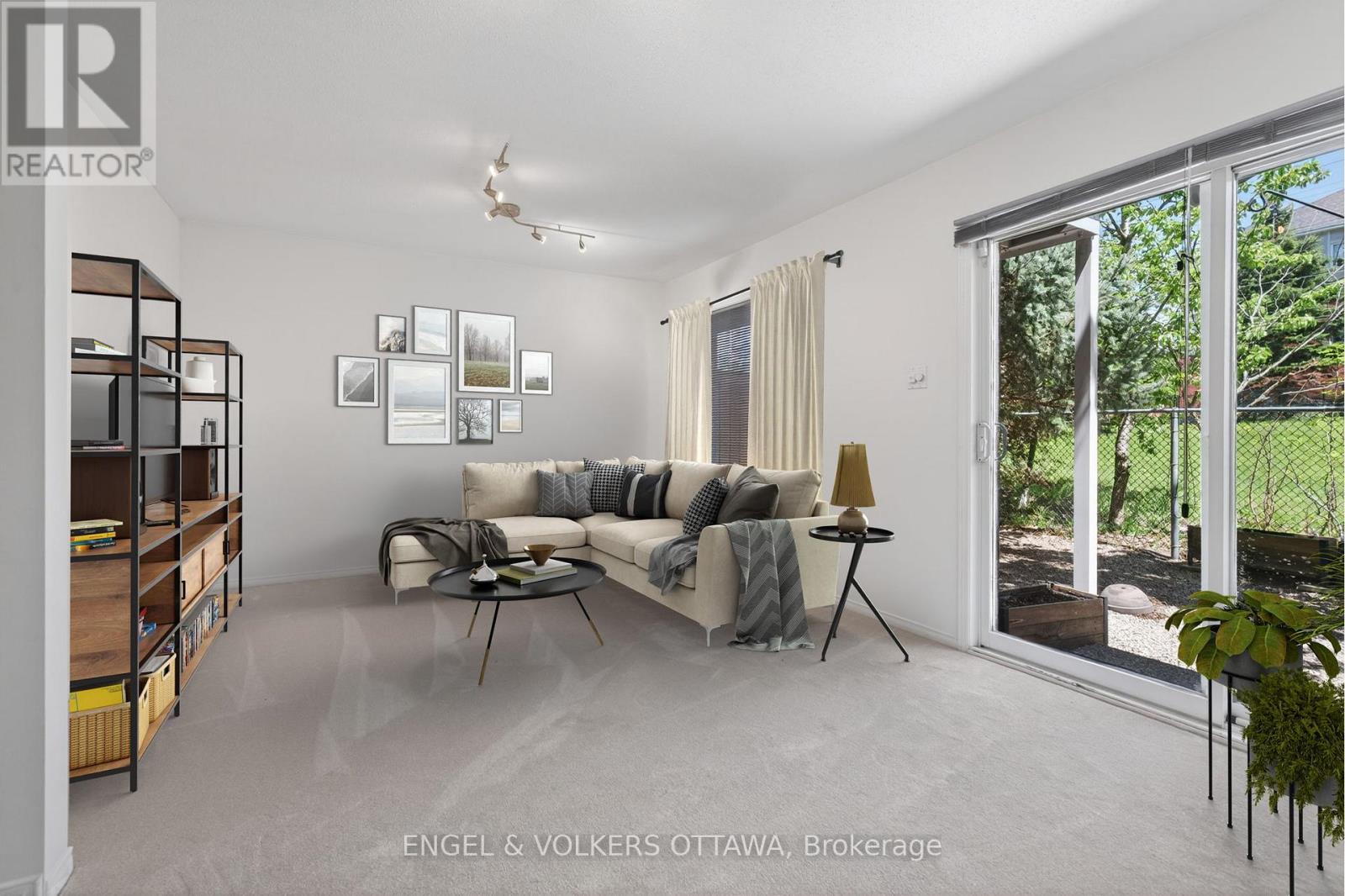 Virtually staged Family RM