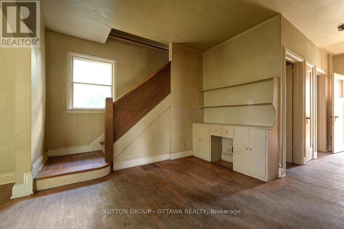 1471 CAVENDISH ROAD - 14