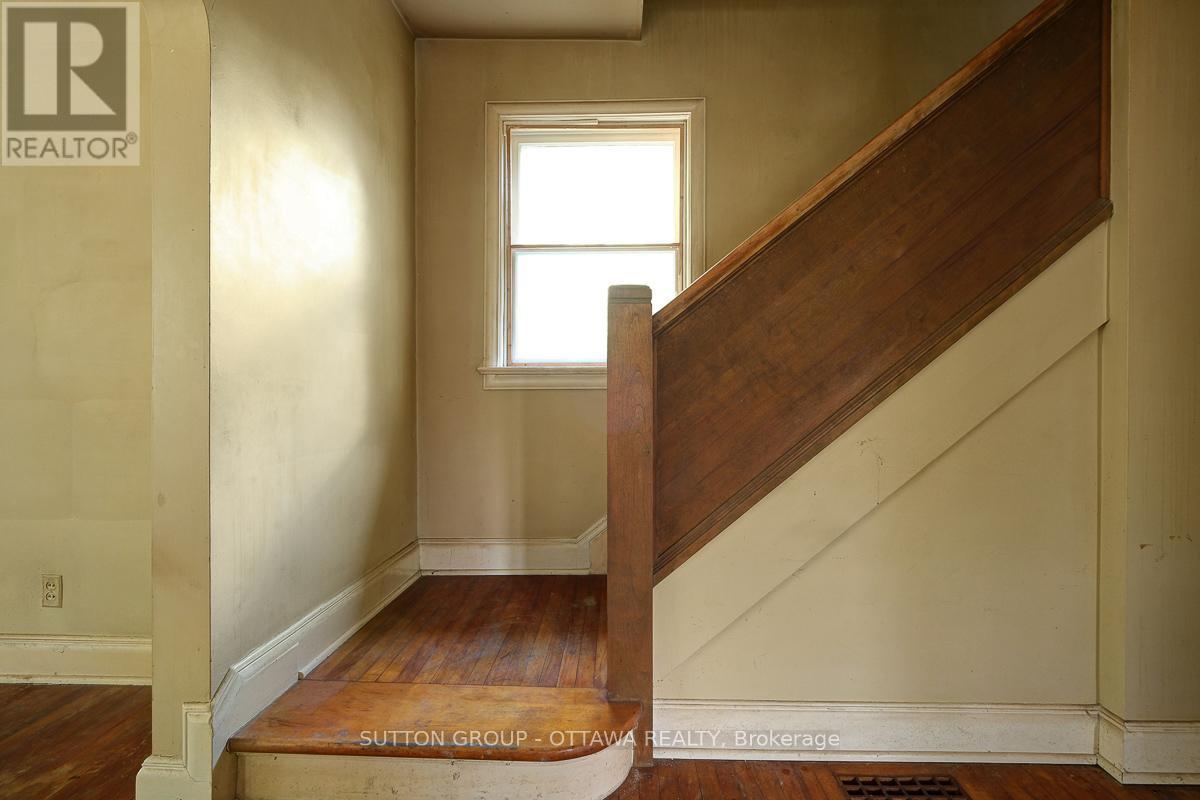 1471 CAVENDISH ROAD - 15