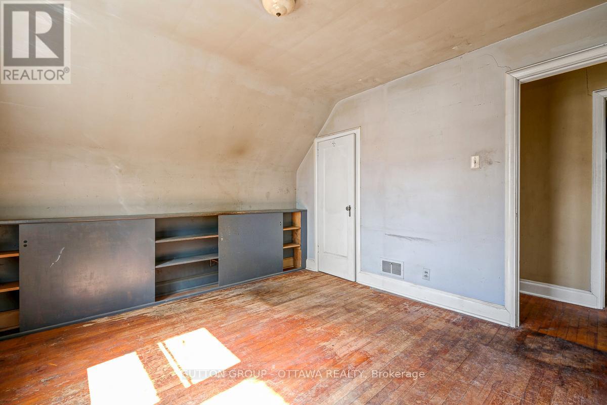 1471 CAVENDISH ROAD - 21