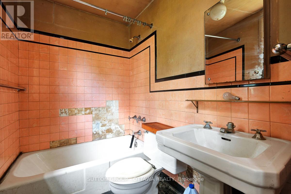 1471 CAVENDISH ROAD - 22