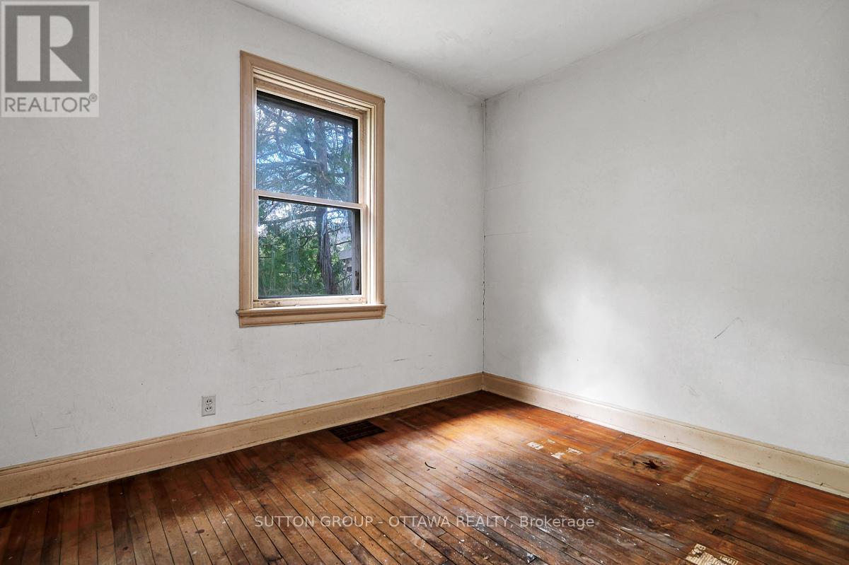 1471 CAVENDISH ROAD - 23
