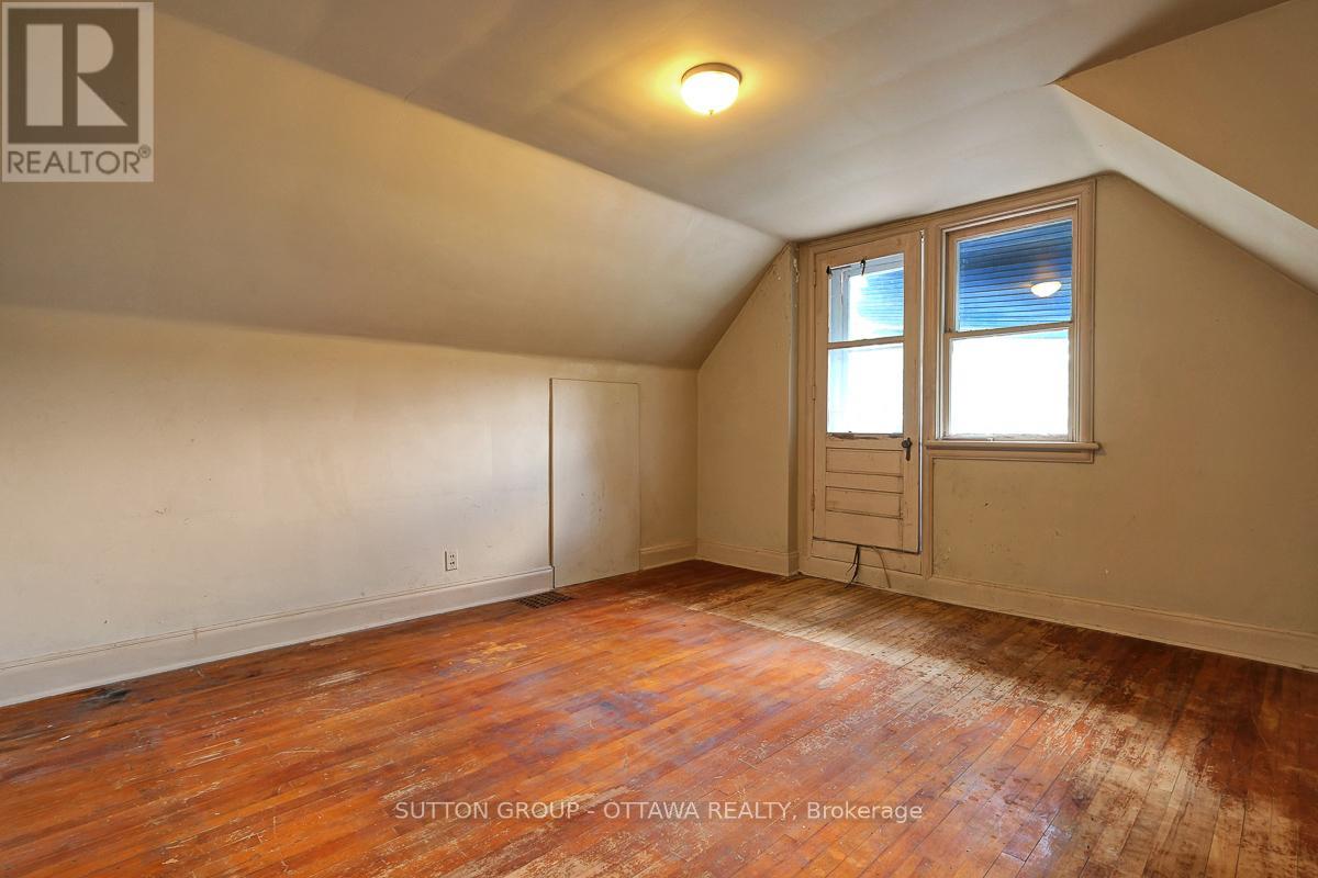 1471 CAVENDISH ROAD - 24