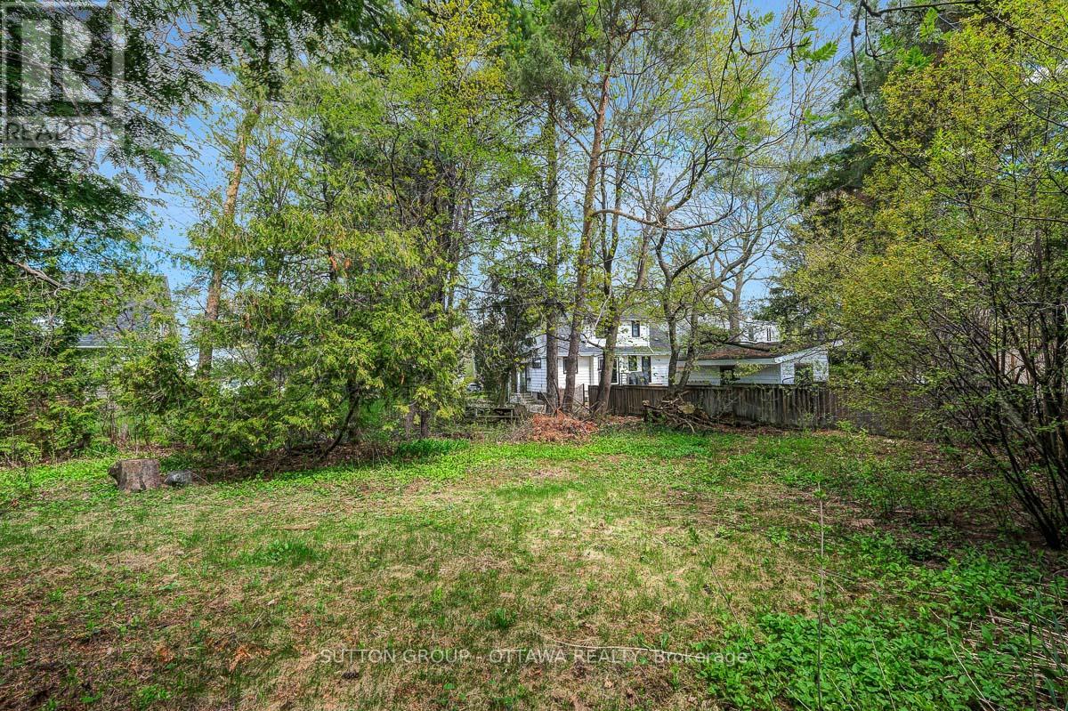 1471 CAVENDISH ROAD - 28