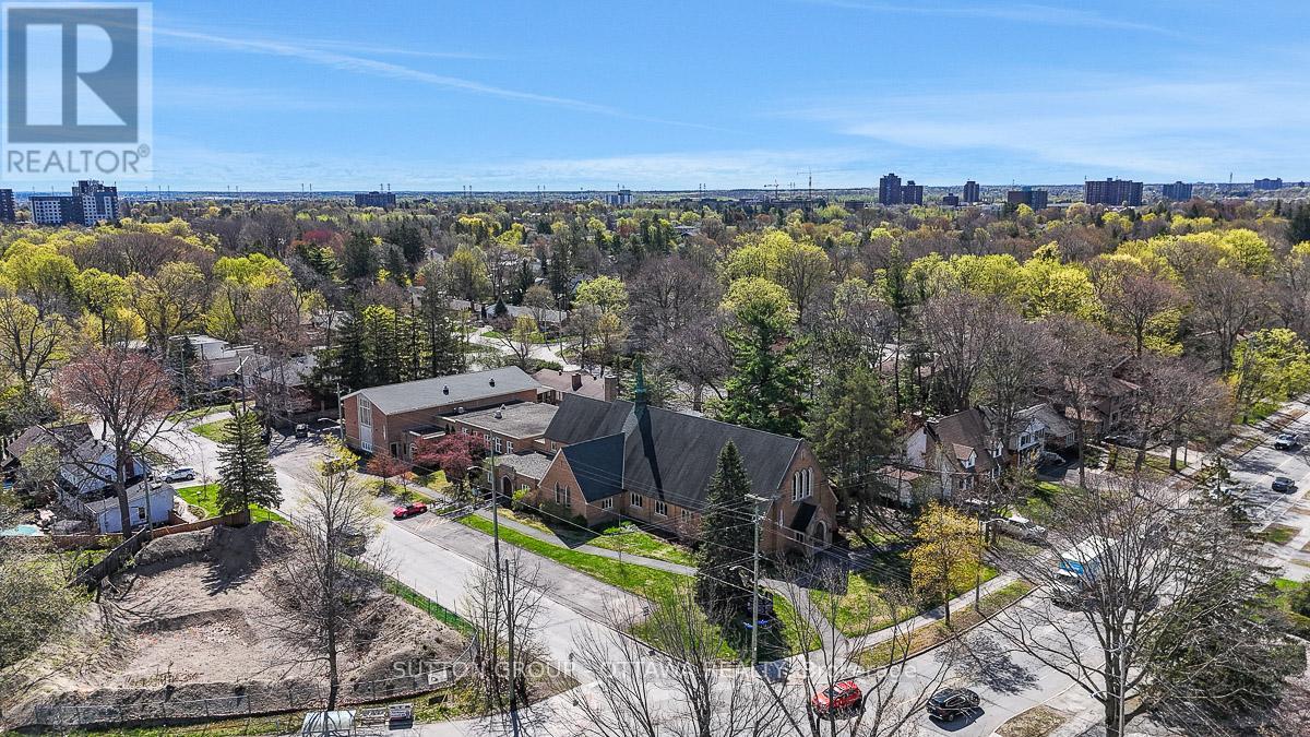 1471 CAVENDISH ROAD - 35
