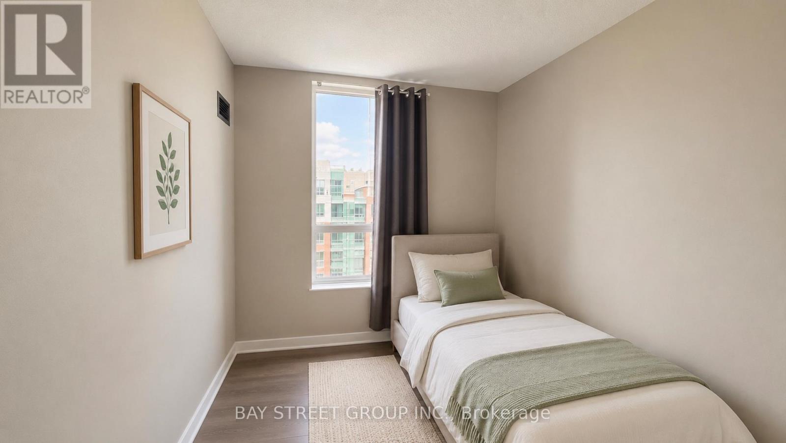 #902 284 BLOOR STREET W - 17