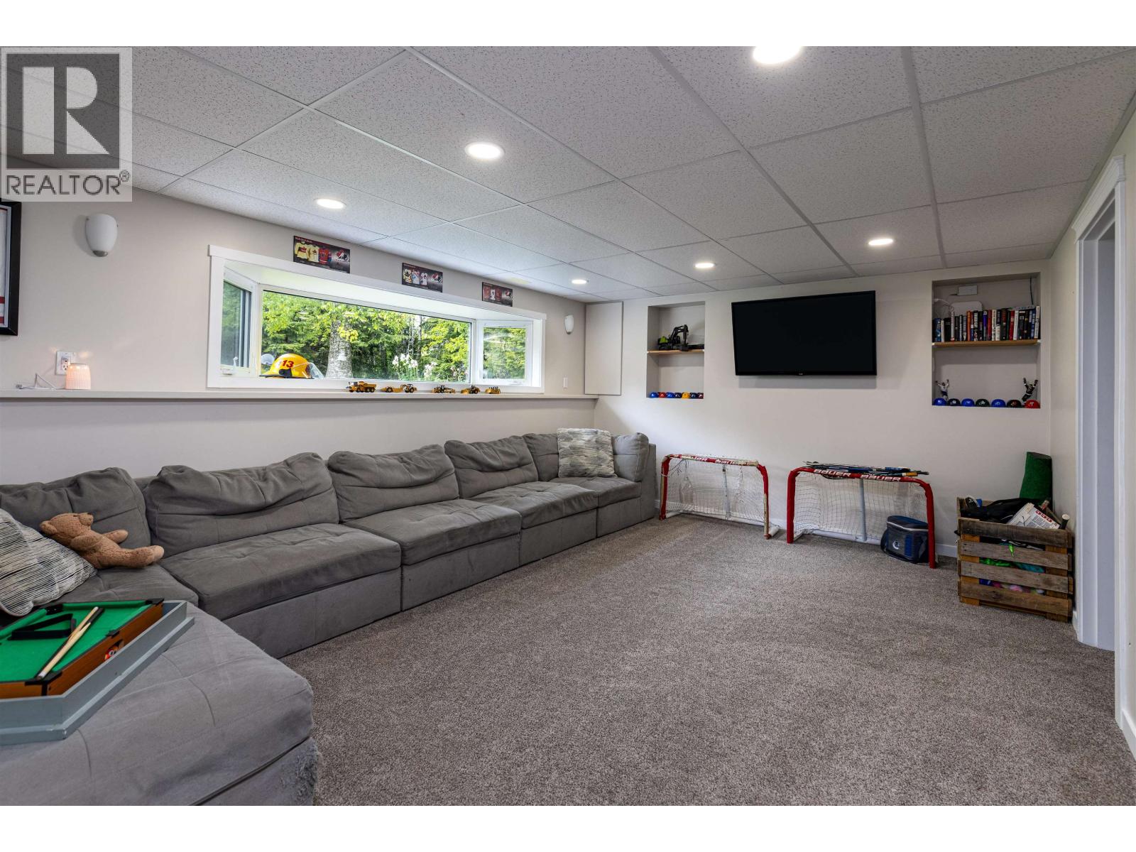 2190 CHURCHILL DRIVE - 16